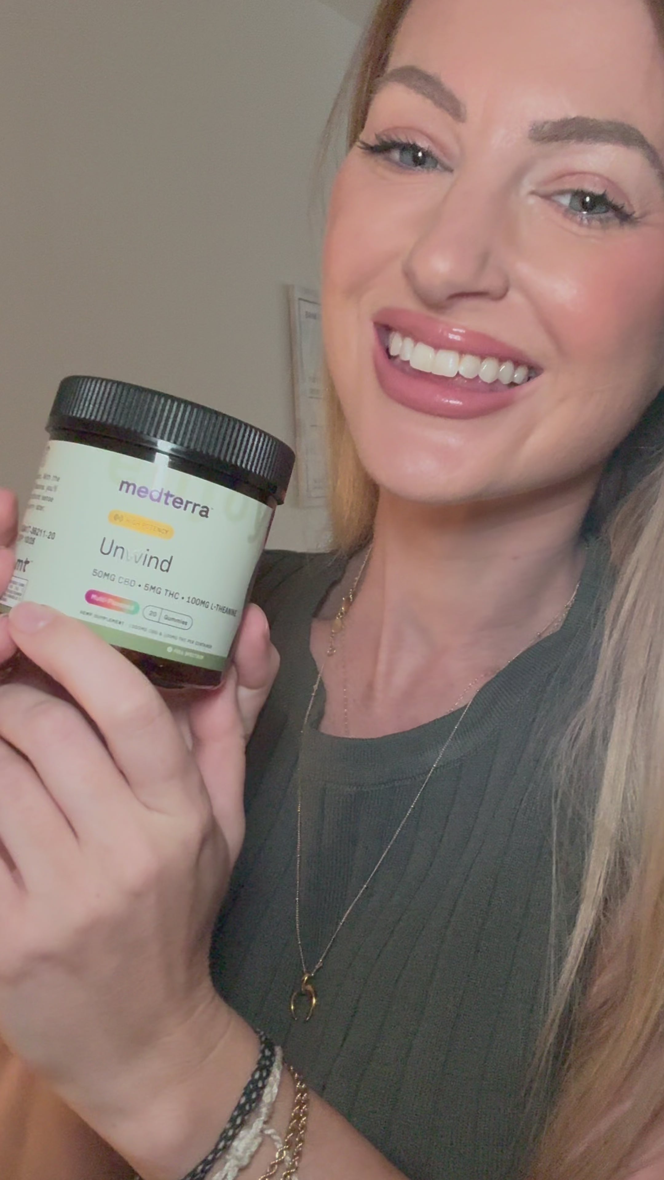 Unwind Gummies with CBD, THC and L-Theanine – Medterra